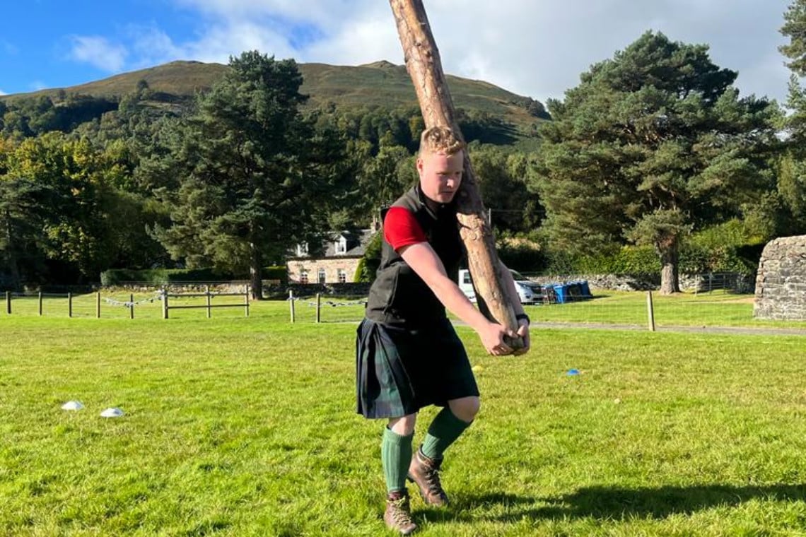 highland games, man tossing the caber