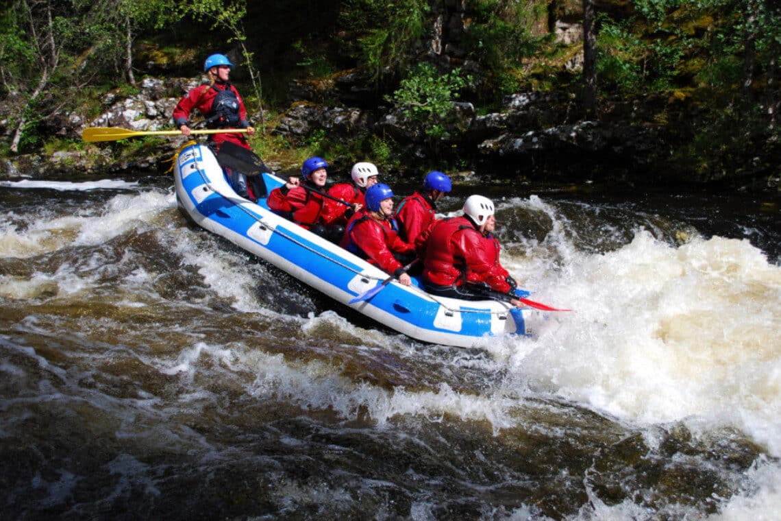 Whitewater rafting river garry, scotland